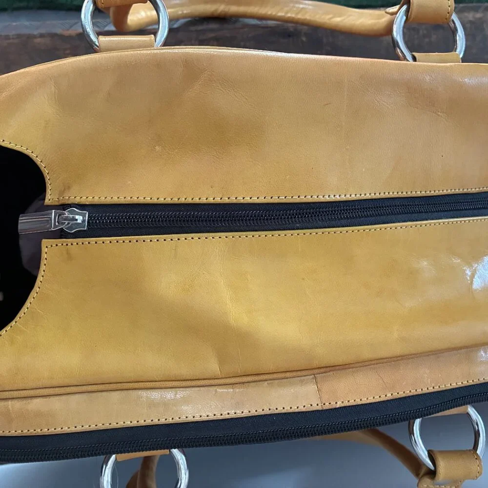 Hand-crafted leather pet carrier by Dharma Dog/Dharma Cat